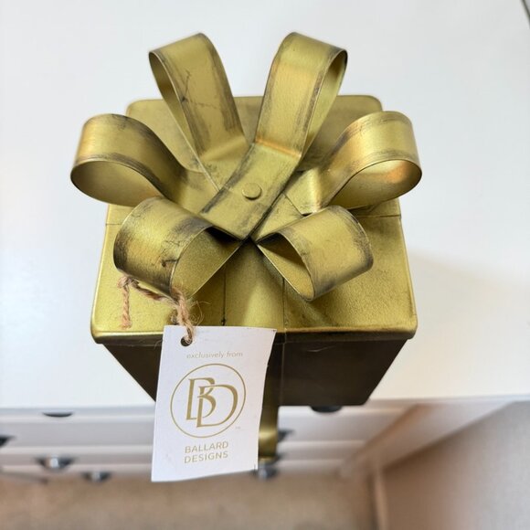 NWT BALLARD DESIGNS Gift Box Stocking Hanger Gold Metal Bow Box RARE RETIRED! - Picture 2 of 13